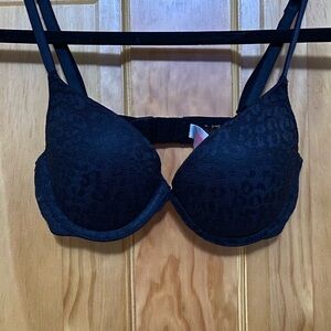 Victoria’s Secret Pink Black & Pink Lace Push Up Bra, Leopard Print, Size 32B.